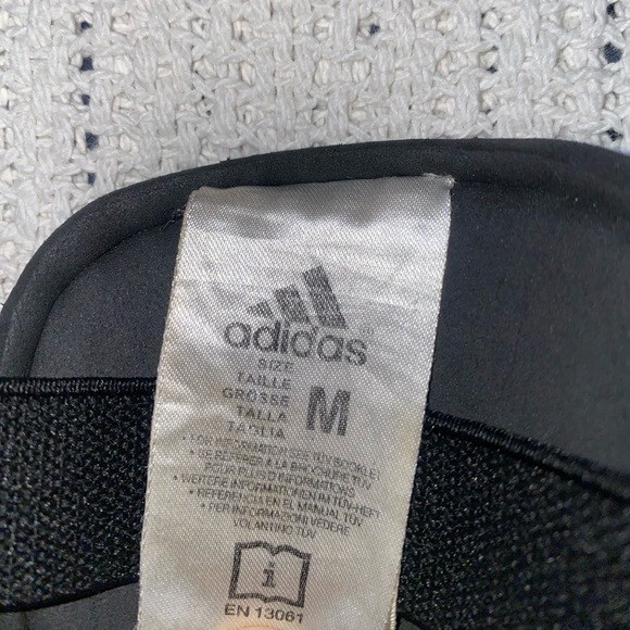 ADIDAS Predator-Club Soccer Shin Guards for Kids Size Medium. (#bundle&save) - Picture 5 of 7